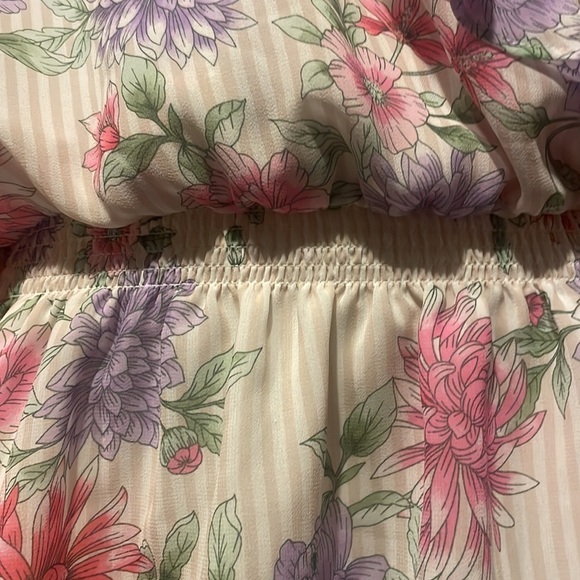 𝅺CALVIN‎ Klein Floral Blouse Medium - Picture 3 of 10